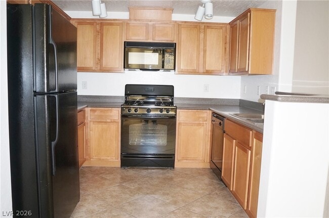 6868 Sky Pointe Dr in Las Vegas, NV - Building Photo - Building Photo