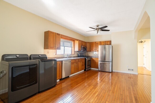 97 Glen St in Somerville, MA - Building Photo - Building Photo