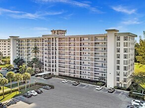 3150 N Palm Aire Dr, Unit 508 in Pompano Beach, FL - Foto de edificio - Building Photo