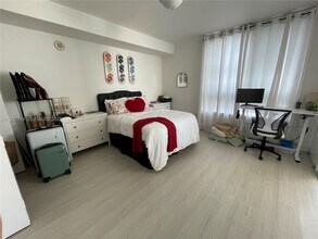 90 SW 3rd St, Unit 1205 in Miami, FL - Building Photo - Building Photo