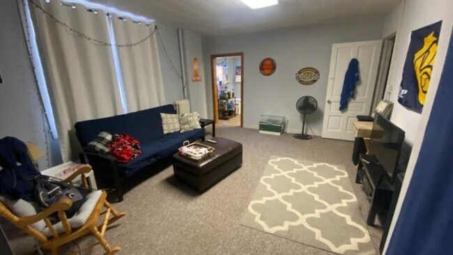 301 Main St E photo'