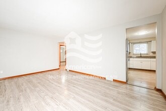 215 Boston Hollow Rd in Elizabeth, PA - Foto de edificio - Building Photo