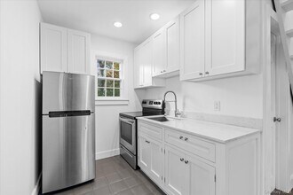 17 N Bishop Ln in Southampton, NY - Building Photo - Building Photo