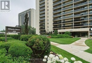 299 Mill Rd in Toronto, ON - Building Photo