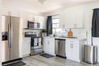 1200 NW 18th Ct in Fort Lauderdale, FL - Building Photo - Building Photo