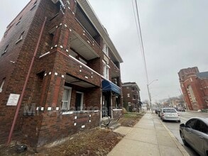 821 Main St E in Hamilton, ON - Building Photo - Building Photo