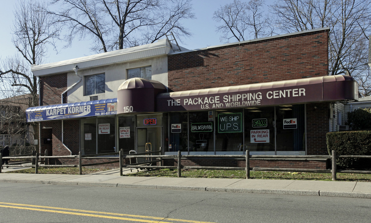 150 S Washington Ave in Bergenfield, NJ - Building Photo