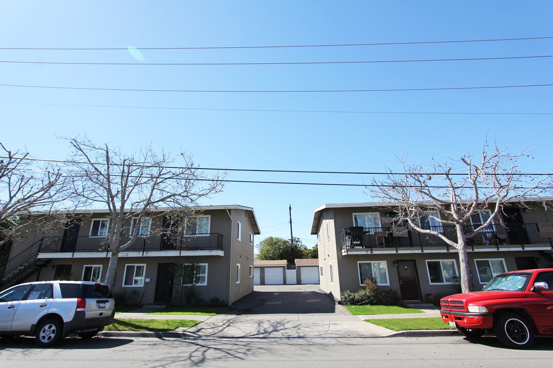 125 E Bay St in Costa Mesa, CA - Foto de edificio