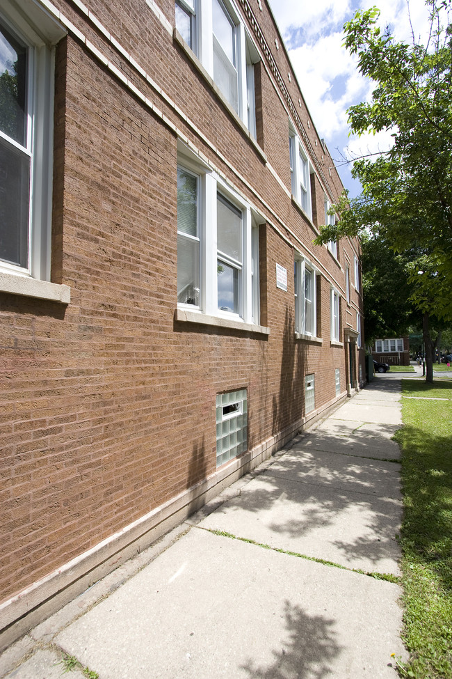 3802 W Altgeld St in Chicago, IL - Building Photo - Building Photo