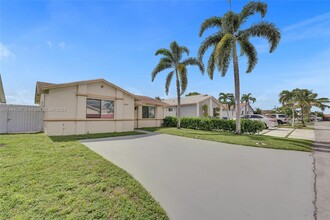 5310 NW 197th Terrace in Miami Gardens, FL - Building Photo - Building Photo