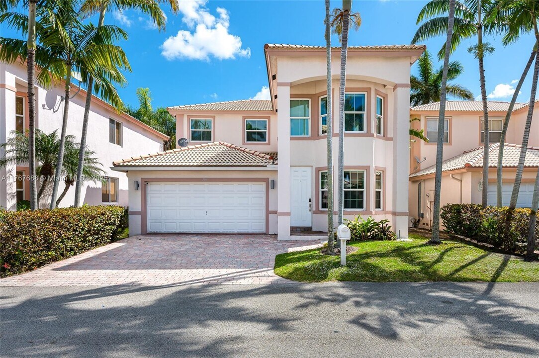 208 SE 15th St in Dania Beach, FL - Building Photo