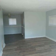 4903 Ventura Dr in Louisville, KY - Foto de edificio - Building Photo