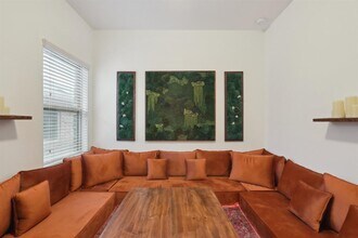 1107 Cadence Dr in Pflugerville, TX - Foto de edificio - Building Photo