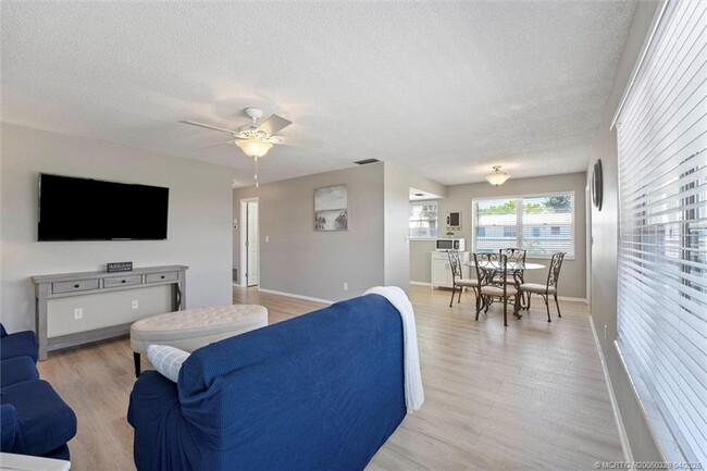2929 SE Ocean Blvd in Stuart, FL - Building Photo - Building Photo