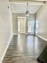 2431-2433 Larkspur Ln in Sacramento, CA - Building Photo - Building Photo