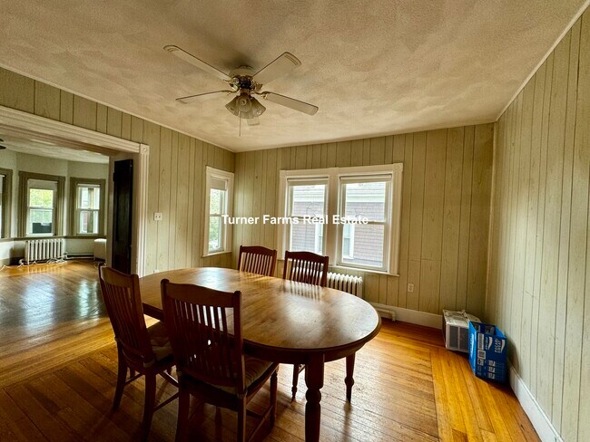 132 George St, Unit 1 in Medford, MA - Building Photo - Building Photo