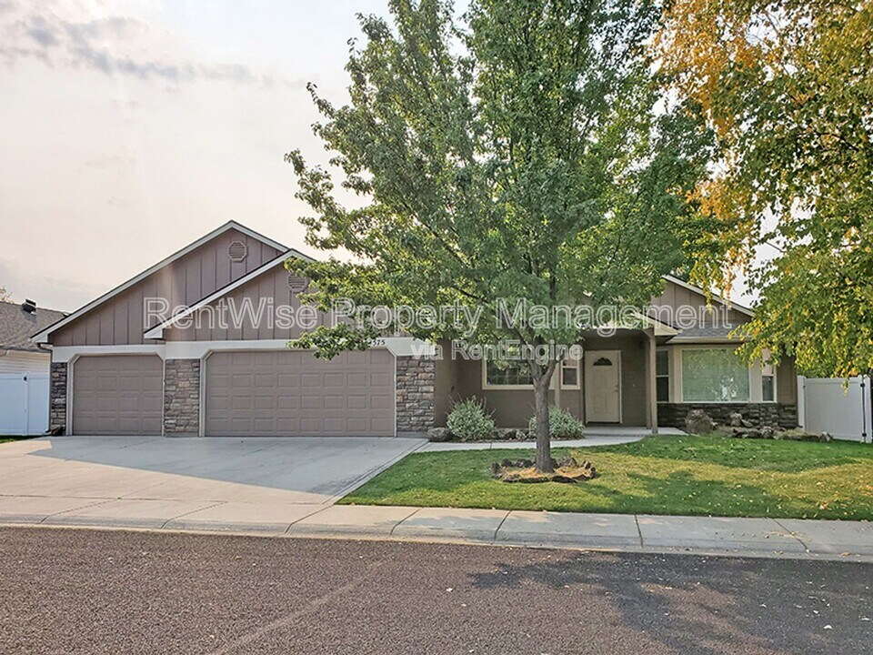 575 W Elias St in Meridian, ID - Building Photo