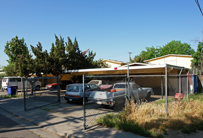 707 N Park Ave in Fresno, CA - Foto de edificio - Building Photo