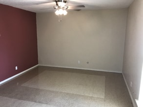 1326 San Pedro Dr SE in Albuquerque, NM - Foto de edificio - Building Photo