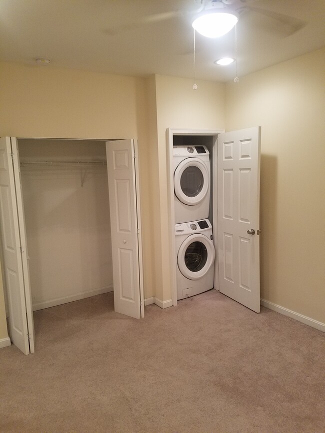 1107 Penn St NE, Unit apt 4