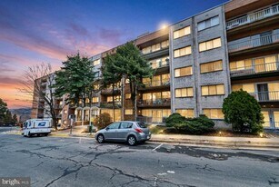 5801 Quantrell Ave in Alexandria, VA - Building Photo