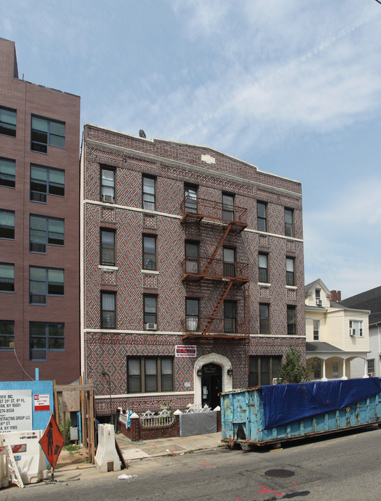 Rio Court in Jamaica, NY - Building Photo