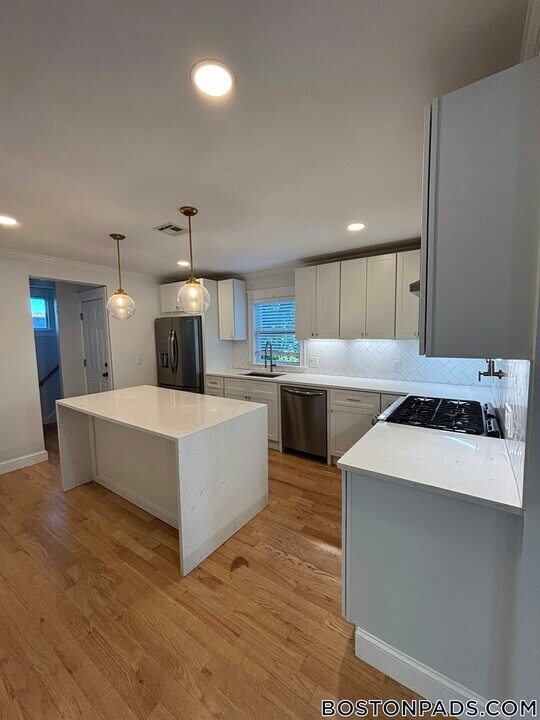 7-9 Rock Ave. in Swampscott, MA - Building Photo