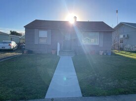 219 W Ridge Rd in Moses Lake, WA - Building Photo