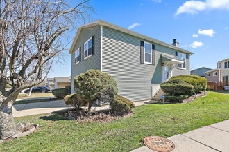 2155 College Dr in Glendale Heights, IL - Building Photo - Building Photo