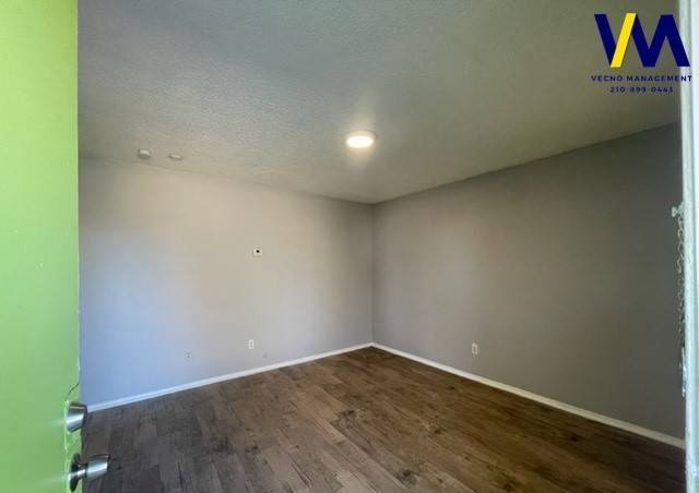 102 E Cheryl Dr in San Antonio, TX - Building Photo - Building Photo