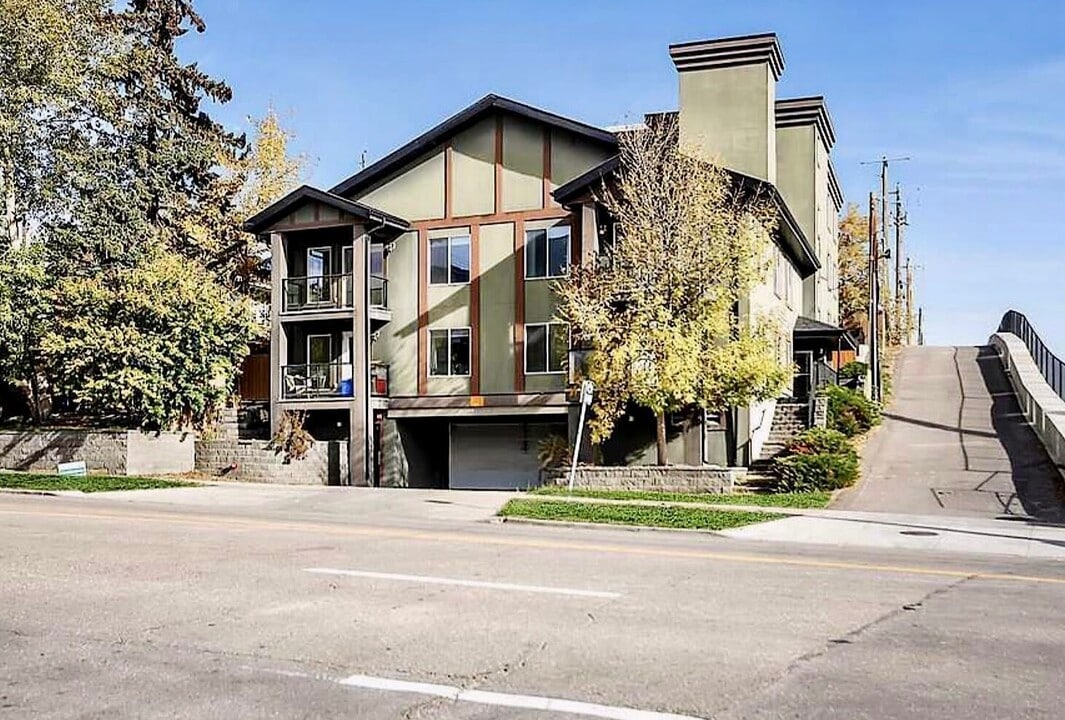 24 Mission Rd SW in Calgary, AB - Building Photo