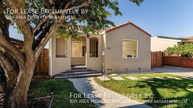 146 Roosevelt Ave in Redwood City, CA - Building Photo - Building Photo