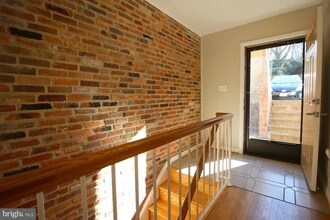 3712 Steppes Ct, Unit B in Falls Church, VA - Building Photo - Building Photo