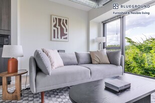 211 W Scott St in Chicago, IL - Building Photo