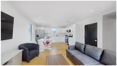 659 South St, Unit Bedroom D in Waltham, MA - Building Photo - Building Photo
