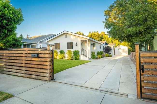 property at 1532 1/2 N Ave 46