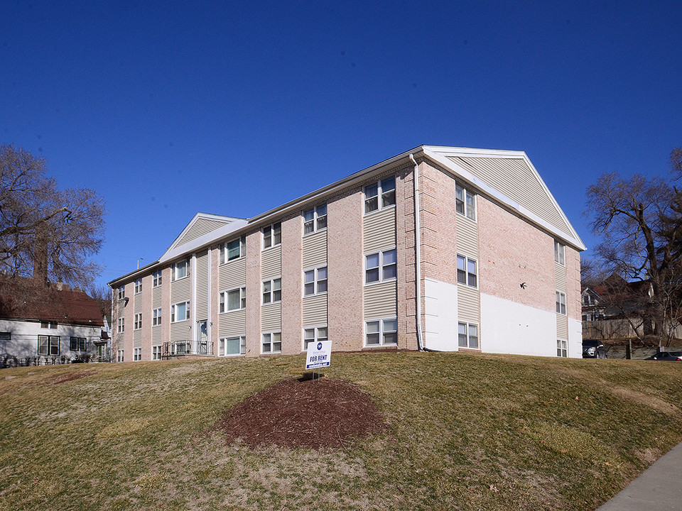 Colonial House Apartments in Omaha, NE - Foto de edificio