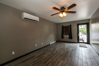 567 Loras Blvd in Dubuque, IA - Building Photo - Building Photo