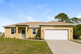 1015 NE 34th St in Cape Coral, FL - Building Photo