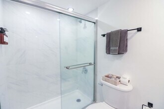 1 SE 12th St in Miami, FL - Building Photo - Building Photo