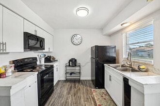 Roselea Manor Apartments in Sanford, FL - Building Photo - Building Photo