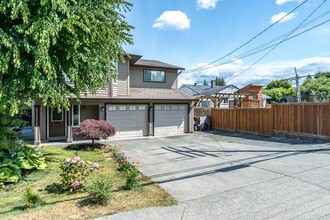 22377-22124 124 Ave in Maple Ridge, BC - Building Photo - Building Photo