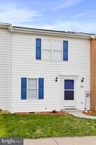 302 Freeton Ct in Stephens City, VA - Building Photo