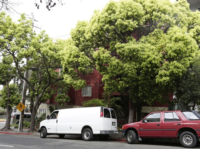 3751 Harrison St in Oakland, CA - Foto de edificio - Building Photo