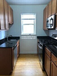 2045 W Berwyn Ave, Unit 3 photo'