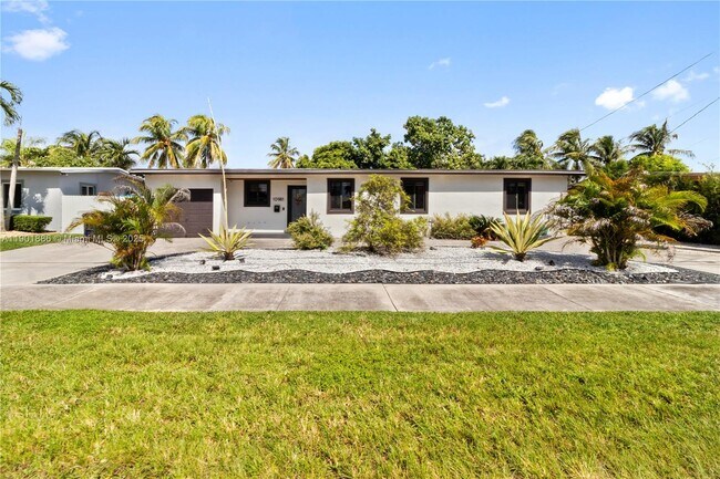 10981 SW 47th St in Miami, FL - Building Photo - Building Photo