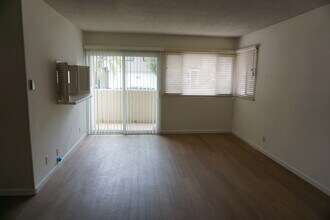11628 Mayfield Ave in Los Angeles, CA - Foto de edificio - Building Photo