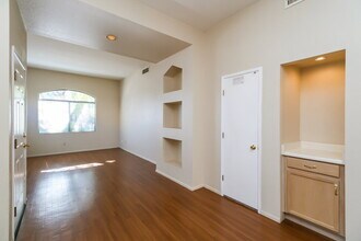 9997 E Paseo San Ardo in Tucson, AZ - Foto de edificio - Building Photo