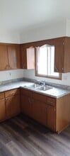 6011 W Lapham St, Unit upper in West Allis, WI - Foto de edificio - Building Photo