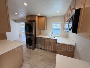 105 S Kendall St in Lakewood, CO - Building Photo - Building Photo